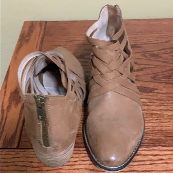 Seychelles booties. SOOOOOO cute! - Picture 6 of 10